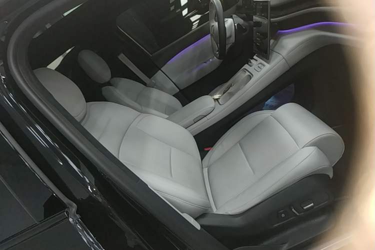 Used Nio ES6 2023 75 kWh Right Front Seat