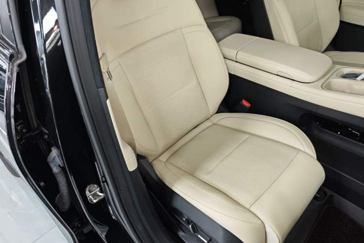 Used Nio ES6 2023 75 kWh Right Front Seat