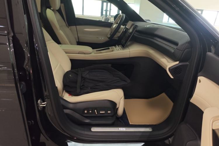 Used Nio ES6 2023 75 kWh Right Front Seat