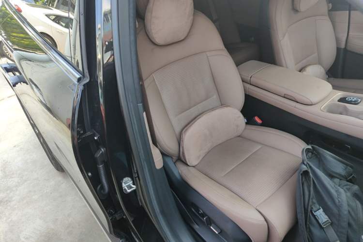 Used Nio ES6 2023 75 kWh Right Front Seat