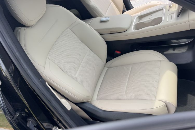 Used Nio ES6 2023 75 kWh Right Front Seat
