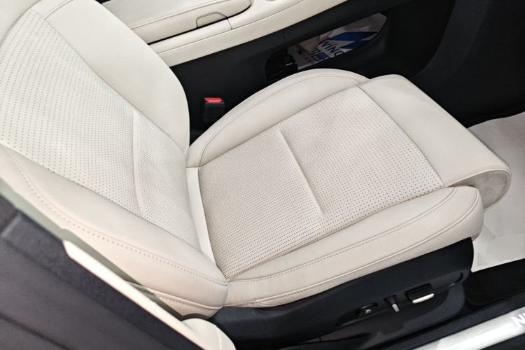 Used Nio ES6 2023 75 kWh Right Front Seat