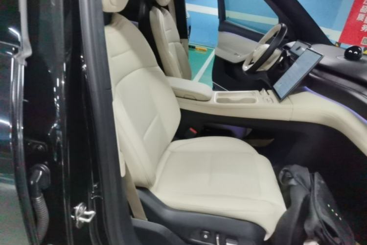 Used Nio ES6 2023 75 kWh Right Front Seat
