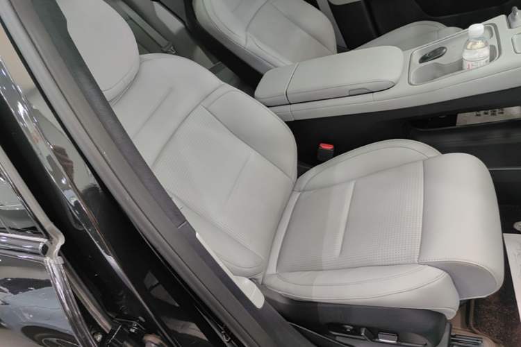Used Nio ES6 2023 75 kWh Right Front Seat
