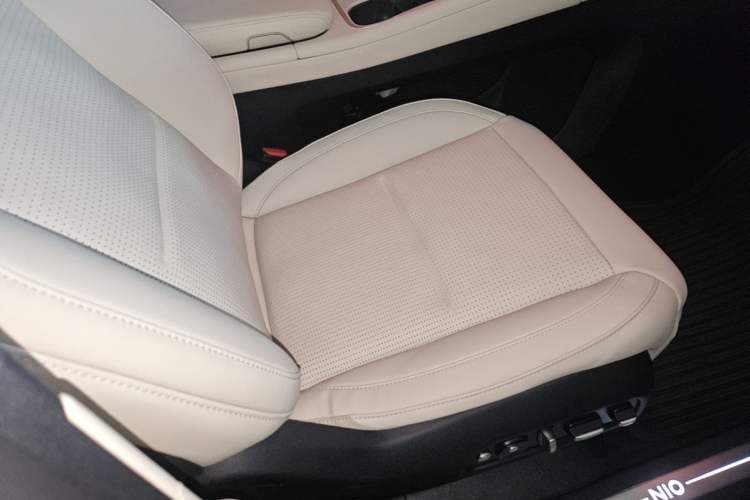 Used Nio ES6 2023 75 kWh Right Front Seat