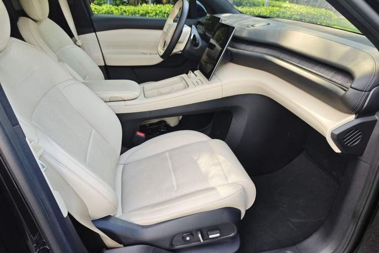 Used Nio ES6 2023 75 kWh Right Front Seat