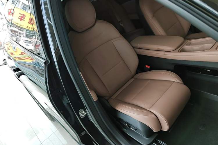 Used Nio ES6 2023 75 kWh Right Front Seat