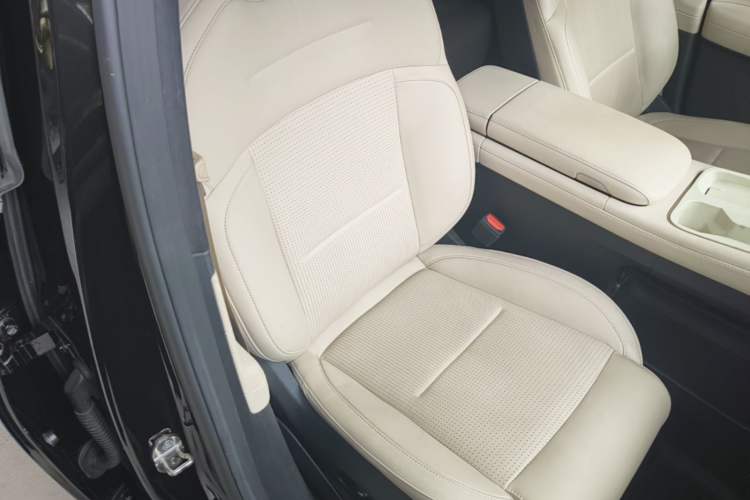 Used Nio ES6 2023 75 kWh Right Front Seat