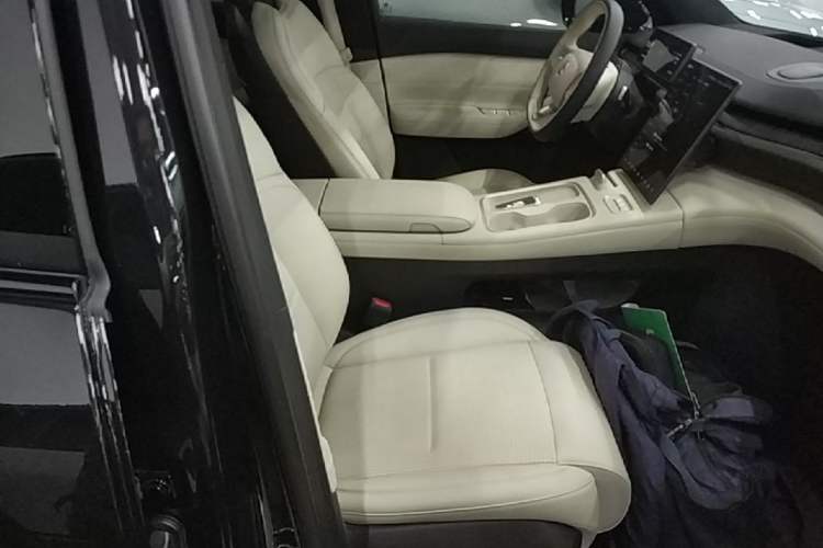Used Nio ES6 2023 75 kWh Right Front Seat