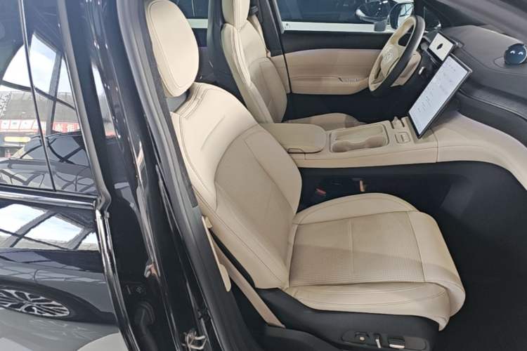 Used Nio ES6 2023 75 kWh Right Front Seat