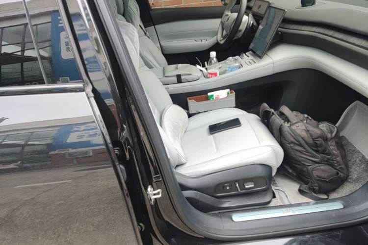 Used Nio ES6 2023 75 kWh Right Front Seat