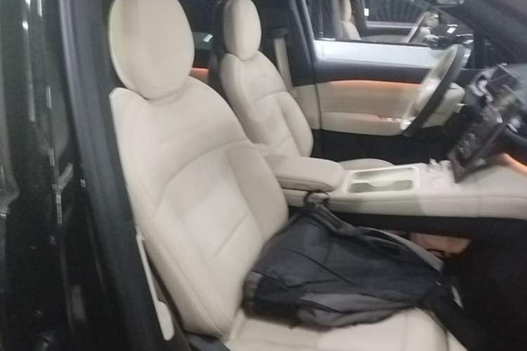 Used Nio ES6 2023 75 kWh Right Front Seat