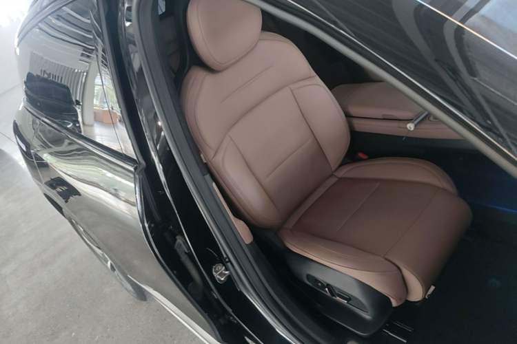Used Nio ES6 2023 75 kWh Right Front Seat