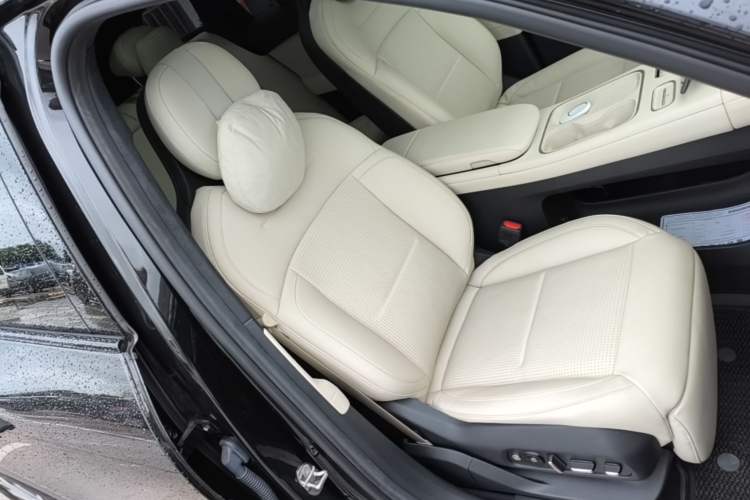 Used Nio ES6 2023 75 kWh Right Front Seat