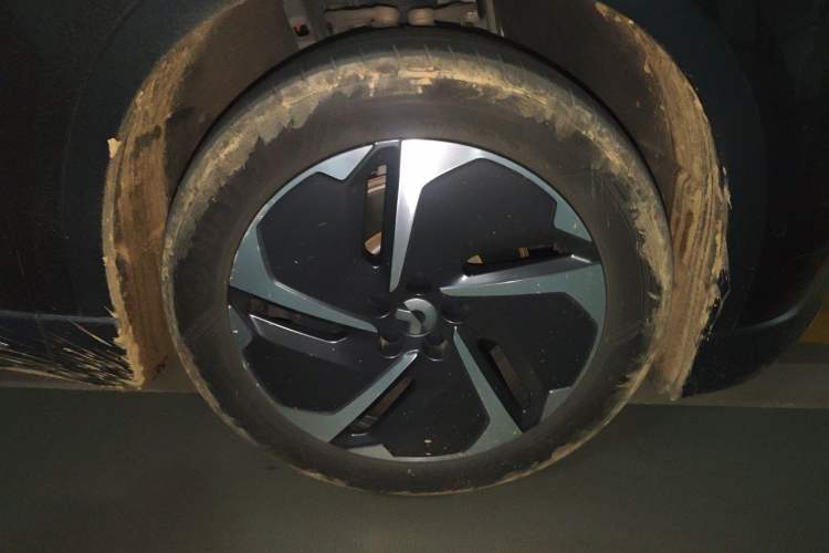 Used Nio ES6 2023 75 kWh Right Front Wheel Hub