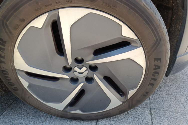 Used Nio ES6 2023 75 kWh Right Front Wheel Hub