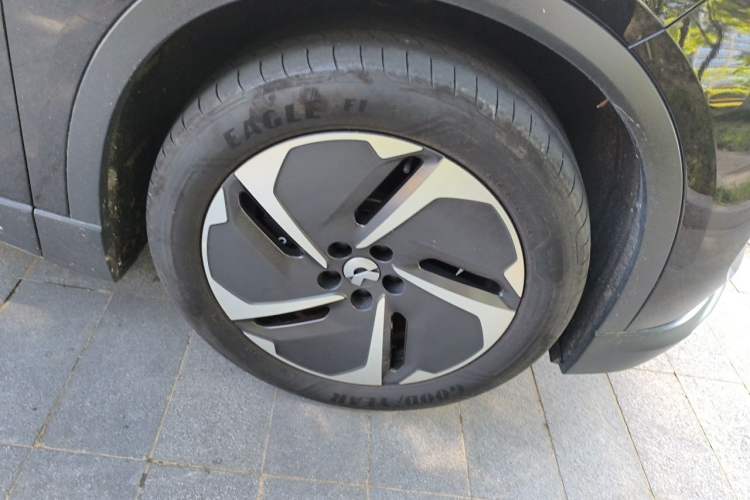 Used Nio ES6 2023 75 kWh Right Front Wheel Hub