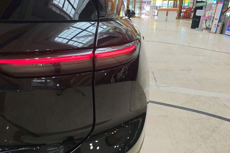 Used Nio ES6 2023 75 kWh Right Rear Taillight