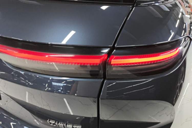 Used Nio ES6 2023 75 kWh Right Rear Taillight