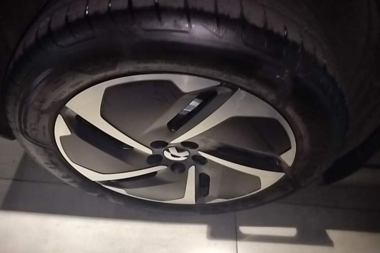 Used Nio ES6 2023 75 kWh Right Rear Wheel Hub