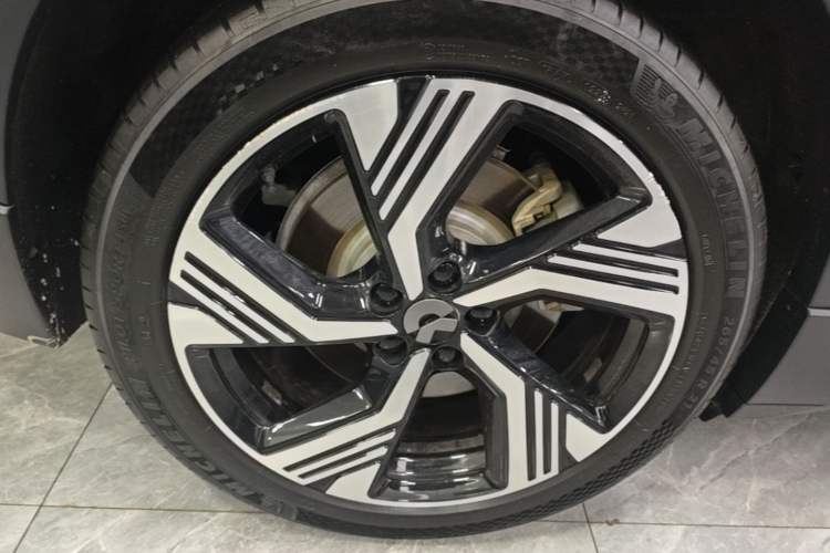 Used Nio ES6 2023 75 kWh Right Rear Wheel Hub
