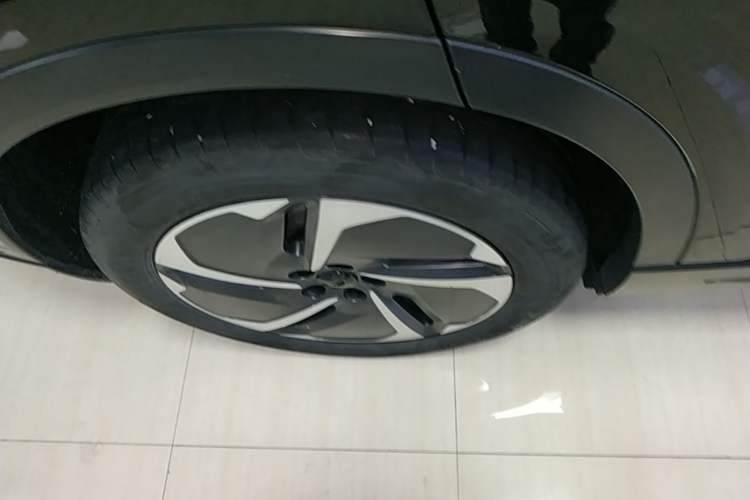 Used Nio ES6 2023 75 kWh Right Rear Wheel Hub