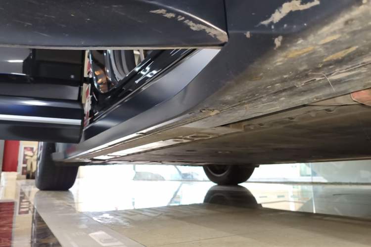 Used Nio ES6 2023 75 kWh Right Side Sill