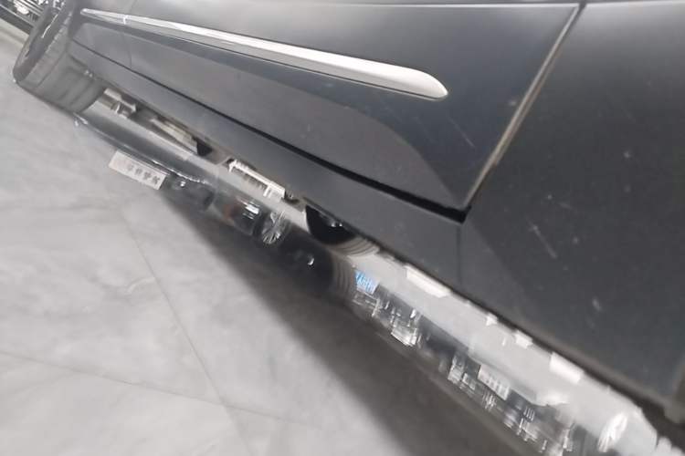 Used Nio ES6 2023 75 kWh Right Side Sill