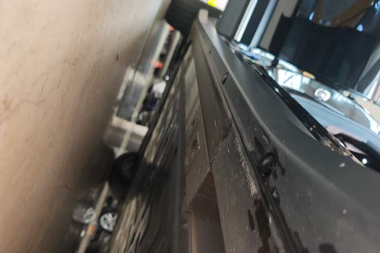 Used Nio ES6 2023 75 kWh Right Side Sill