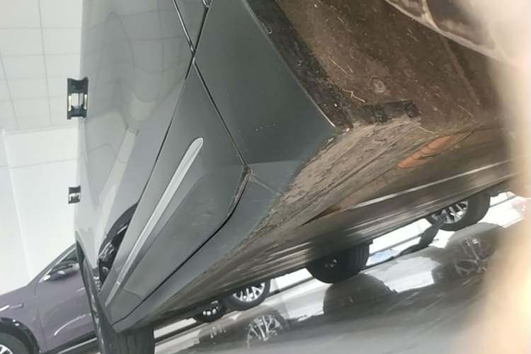 Used Nio ES6 2023 75 kWh Right Side Sill