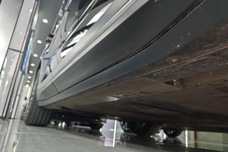 Used Nio ES6 2023 75 kWh Right Side Sill