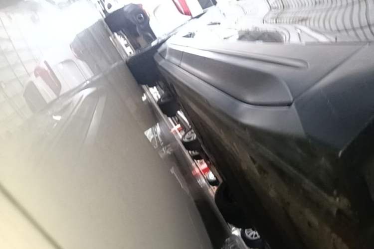 Used Nio ES6 2023 75 kWh Right Side Sill