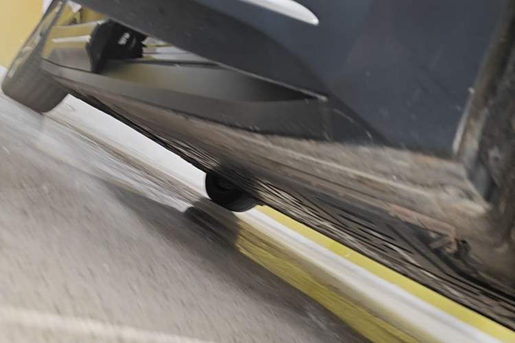 Used Nio ES6 2023 75 kWh Right Side Sill