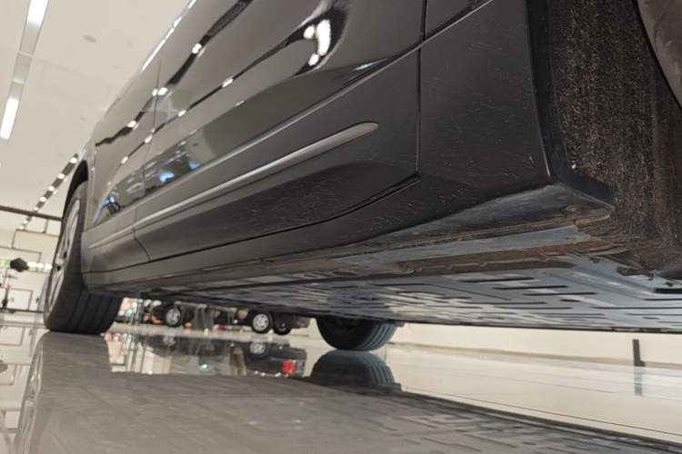 Used Nio ES6 2023 75 kWh Right Side Sill
