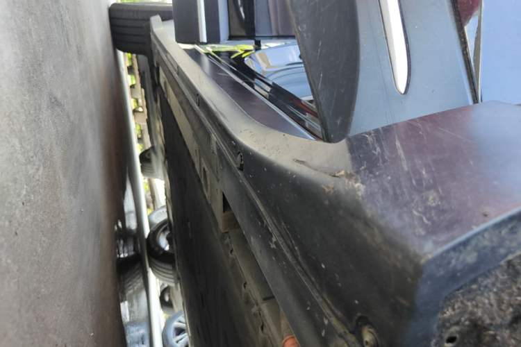 Used Nio ES6 2023 75 kWh Right Side Sill