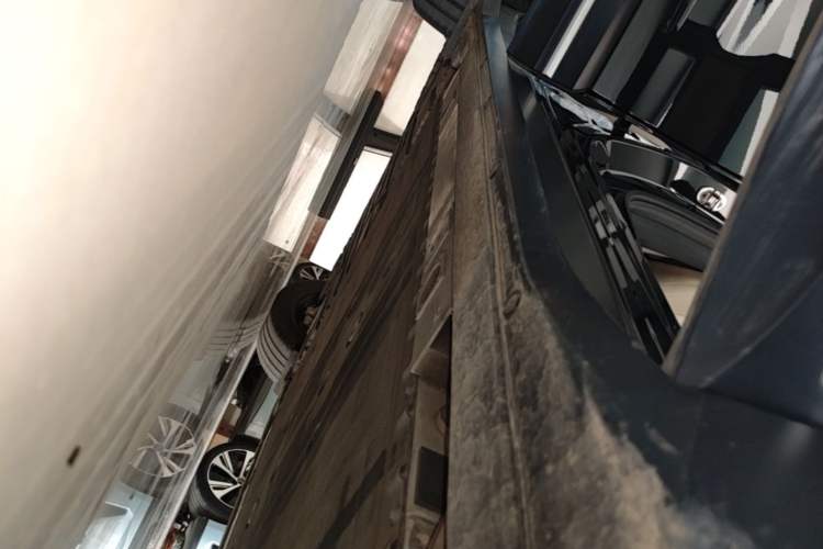 Used Nio ES6 2023 75 kWh Right Side Sill