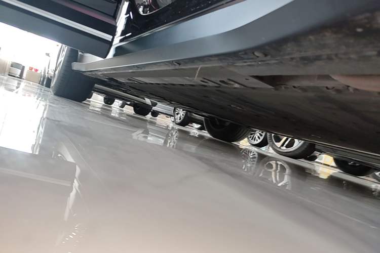 Used Nio ES6 2023 75 kWh Right Side Sill