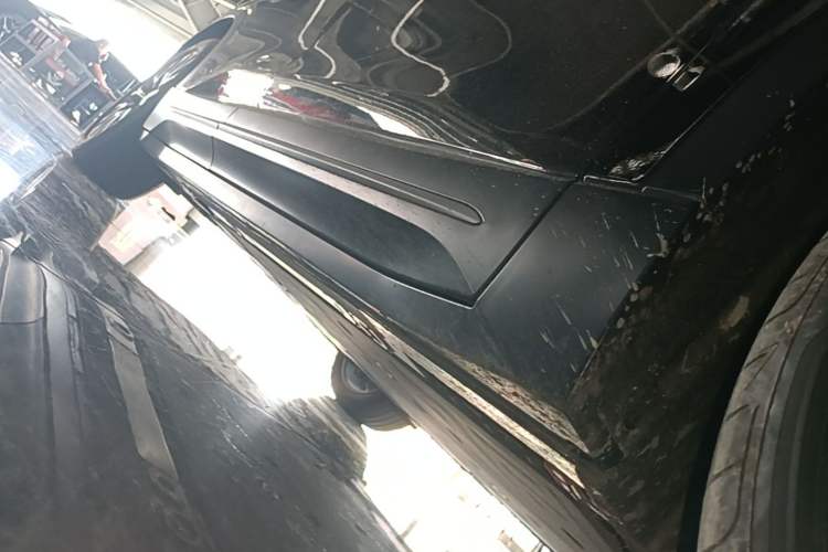 Used Nio ES6 2023 75 kWh Right Side Sill