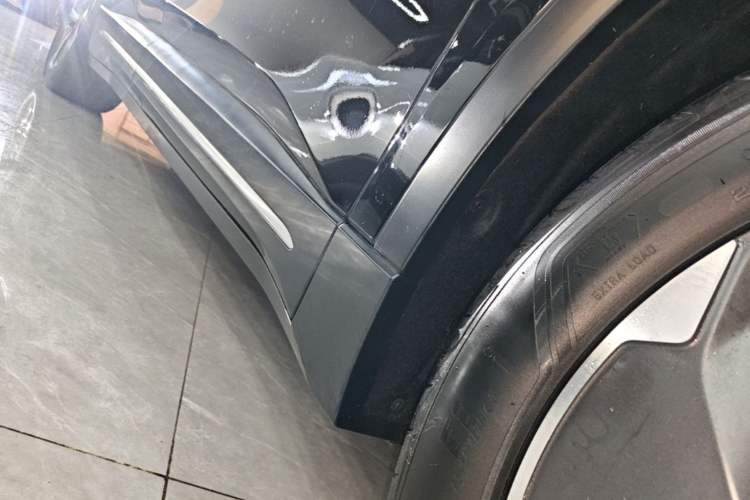 Used Nio ES6 2023 75 kWh Right Side Sill