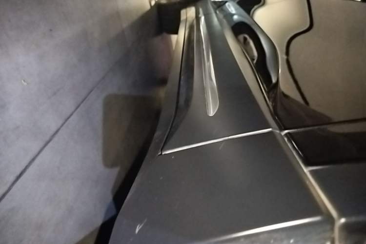 Used Nio ES6 2023 75 kWh Right Side Sill