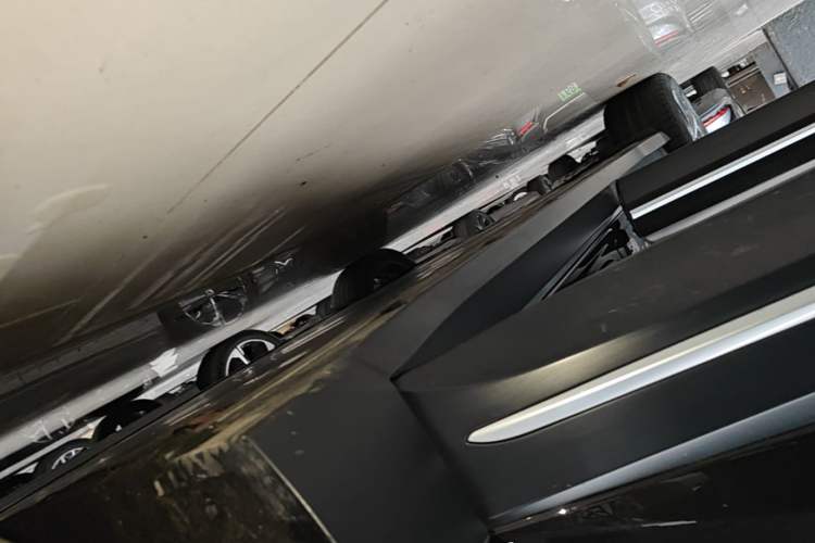 Used Nio ES6 2023 75 kWh Right Side Sill