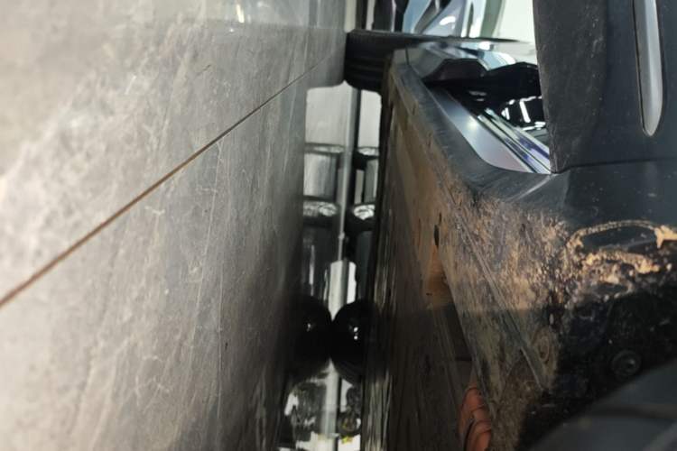 Used Nio ES6 2023 75 kWh Right Side Sill