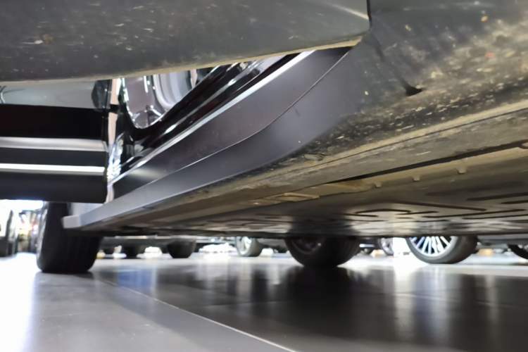 Used Nio ES6 2023 75 kWh Right Side Sill