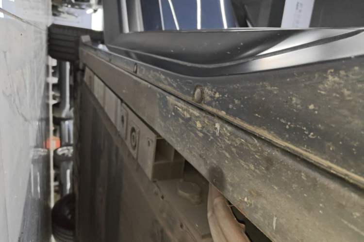 Used Nio ES6 2023 75 kWh Right Side Sill