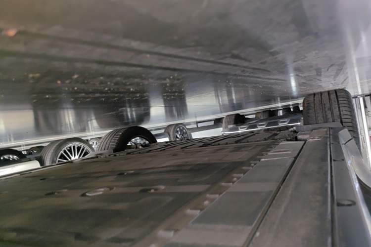 Used Nio ES6 2023 75 kWh Right Side Sill