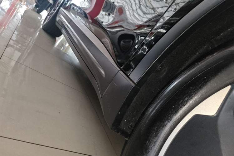 Used Nio ES6 2023 75 kWh Right Side Sill