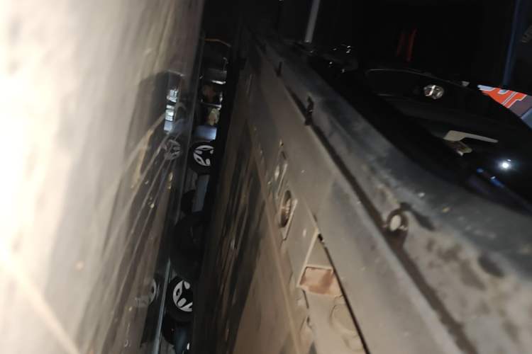 Used Nio ES6 2023 75 kWh Right Side Sill