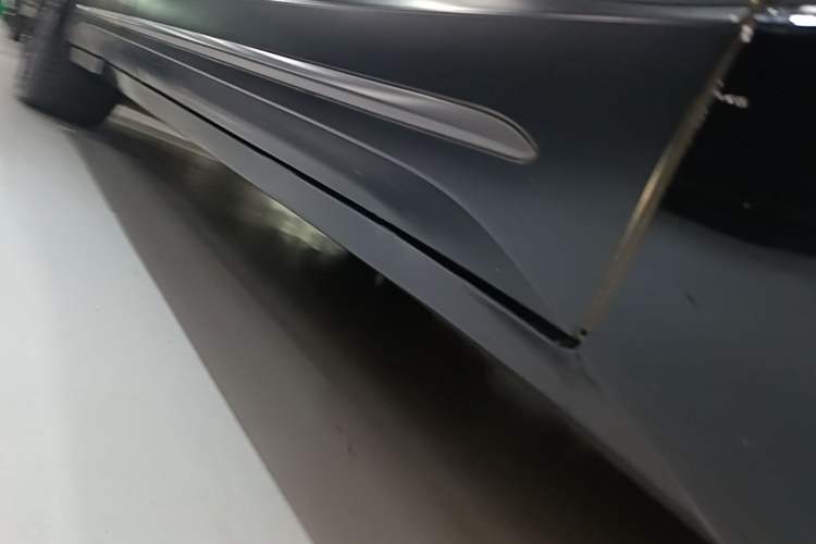 Used Nio ES6 2023 75 kWh Right Side Sill
