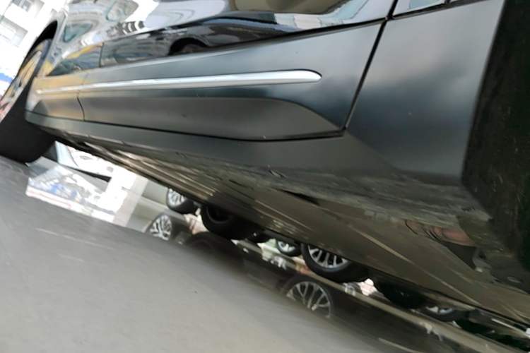Used Nio ES6 2023 75 kWh Right Side Sill