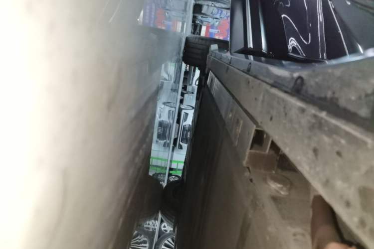 Used Nio ES6 2023 75 kWh Right Side Sill
